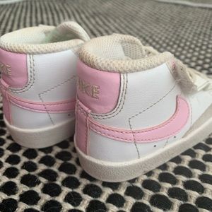 Nike Blazer Mid ‘77 (pink and white)